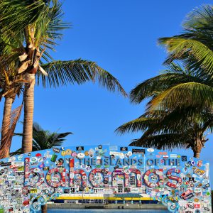 Welcome Sign in Nassau, Bahamas - Encircle Photos