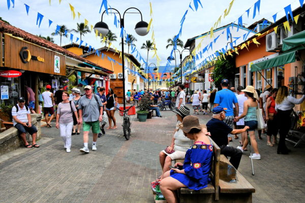 Rua do Meio in Ilhabela, Brazil - Encircle Photos