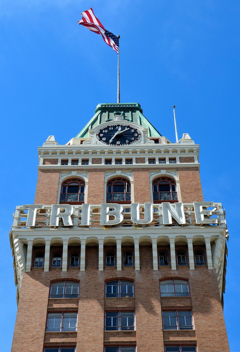 Tribune Tower in Oakland, California Encircle Photos