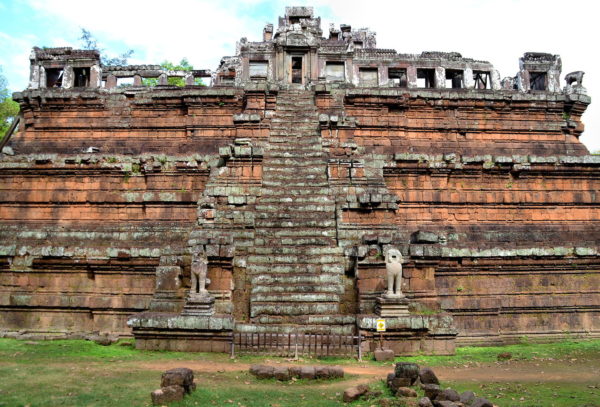 Phimeanakas at Angkor Thom in Angkor Archaeological Park, Cambodia - Encircle Photos