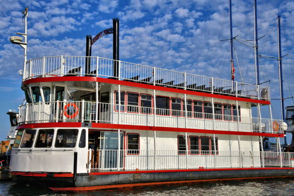Sightseeing Cruises along Harbourfront in Toronto, Canada - Encircle Photos