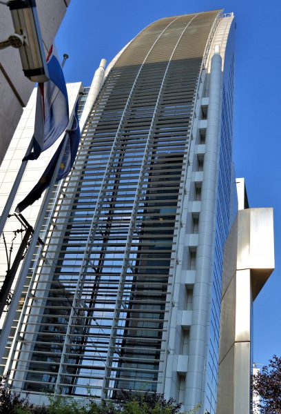 Edificio Banmédica in El Golf Neighborhood of Santiago, Chile - Encircle Photos