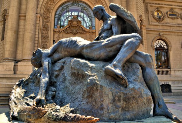 Icaro y Dédalo Statue at Museo Nacional de Bellas Artes in Santiago, Chile - Encircle Photos