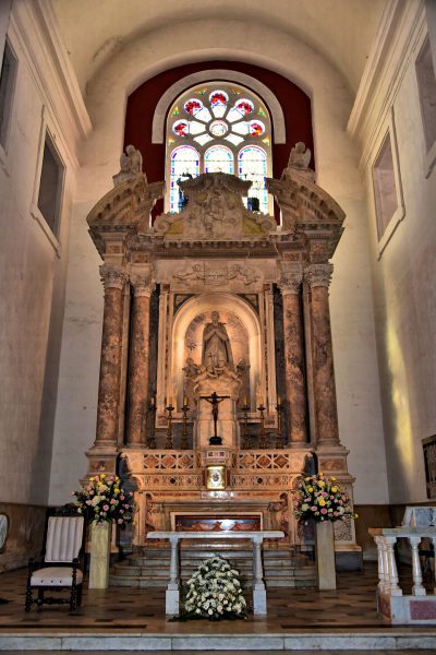 Altar of Iglesia de San Pedro Claver in Old Town, Cartagena, Colombia - Encircle Photos