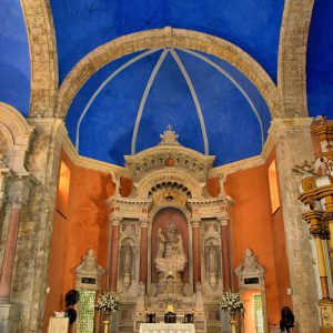 Altar of Iglesia de Santo Domingo in Old Town, Cartagena, Colombia - Encircle Photos