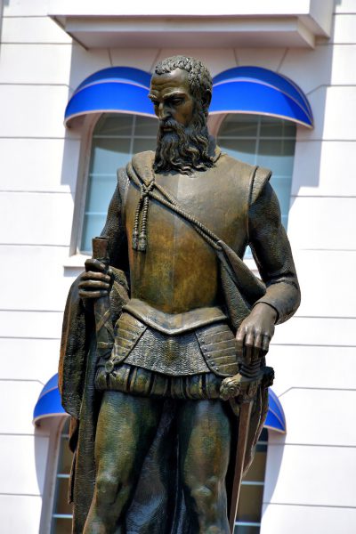 Pedro de Heredia Statue in Old Town, Cartagena, Colombia - Encircle Photos