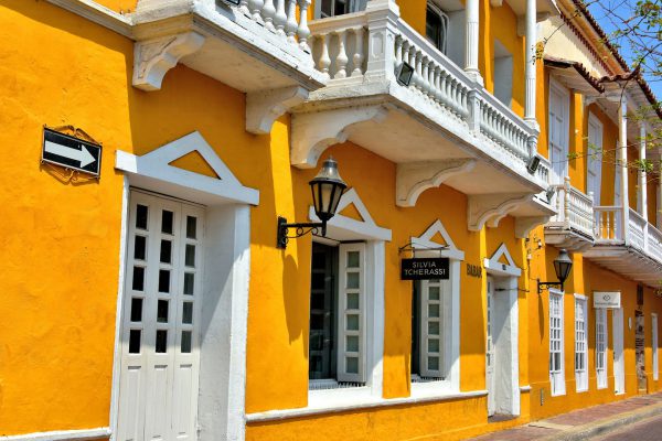 Shopping in Old Town, Cartagena, Colombia - Encircle Photos