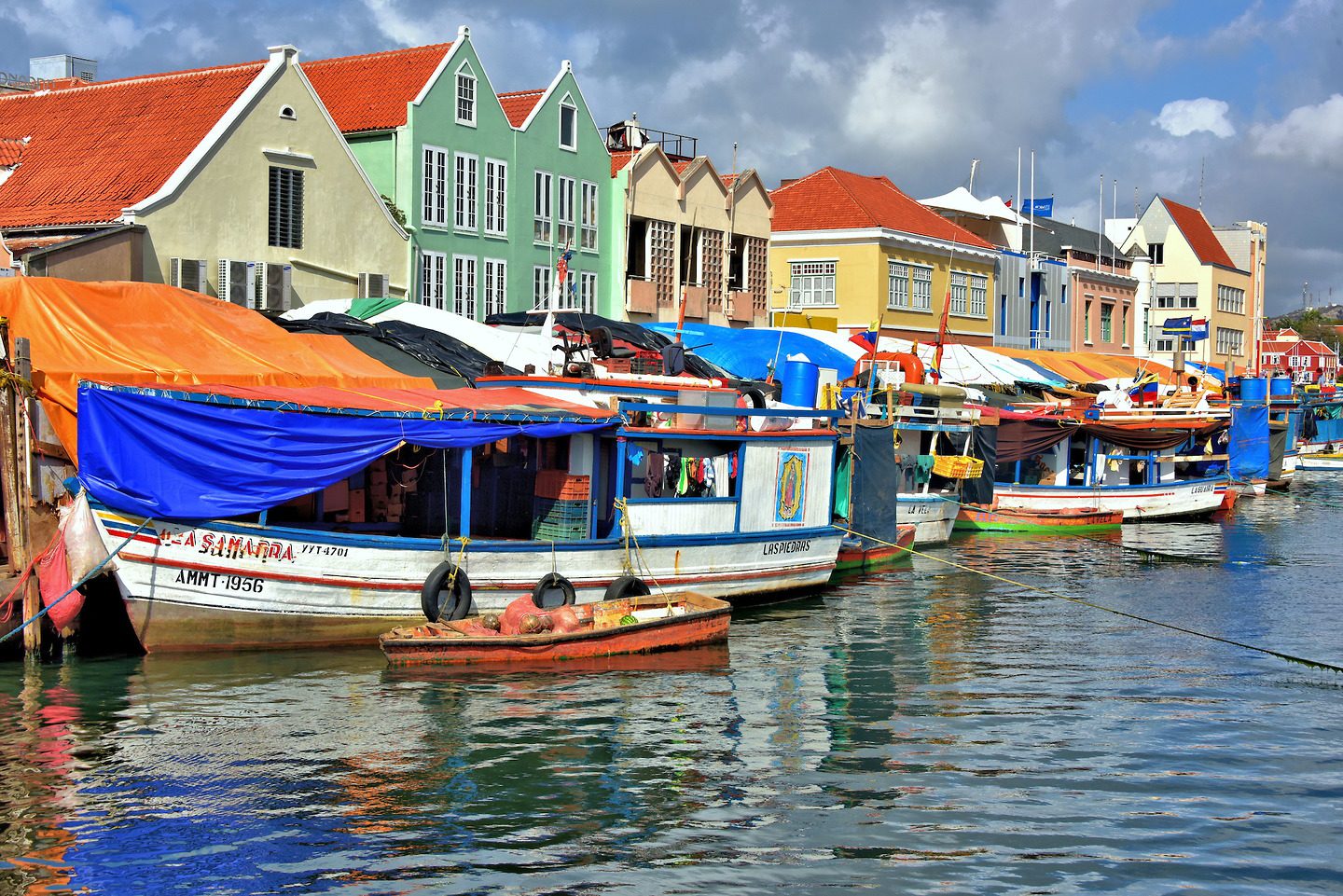 Floating Market in Punda, Eastside of Willemstad, Curaçao Encircle Photos