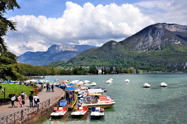 Quai around Garden of Europe in Annecy, France - Encircle Photos