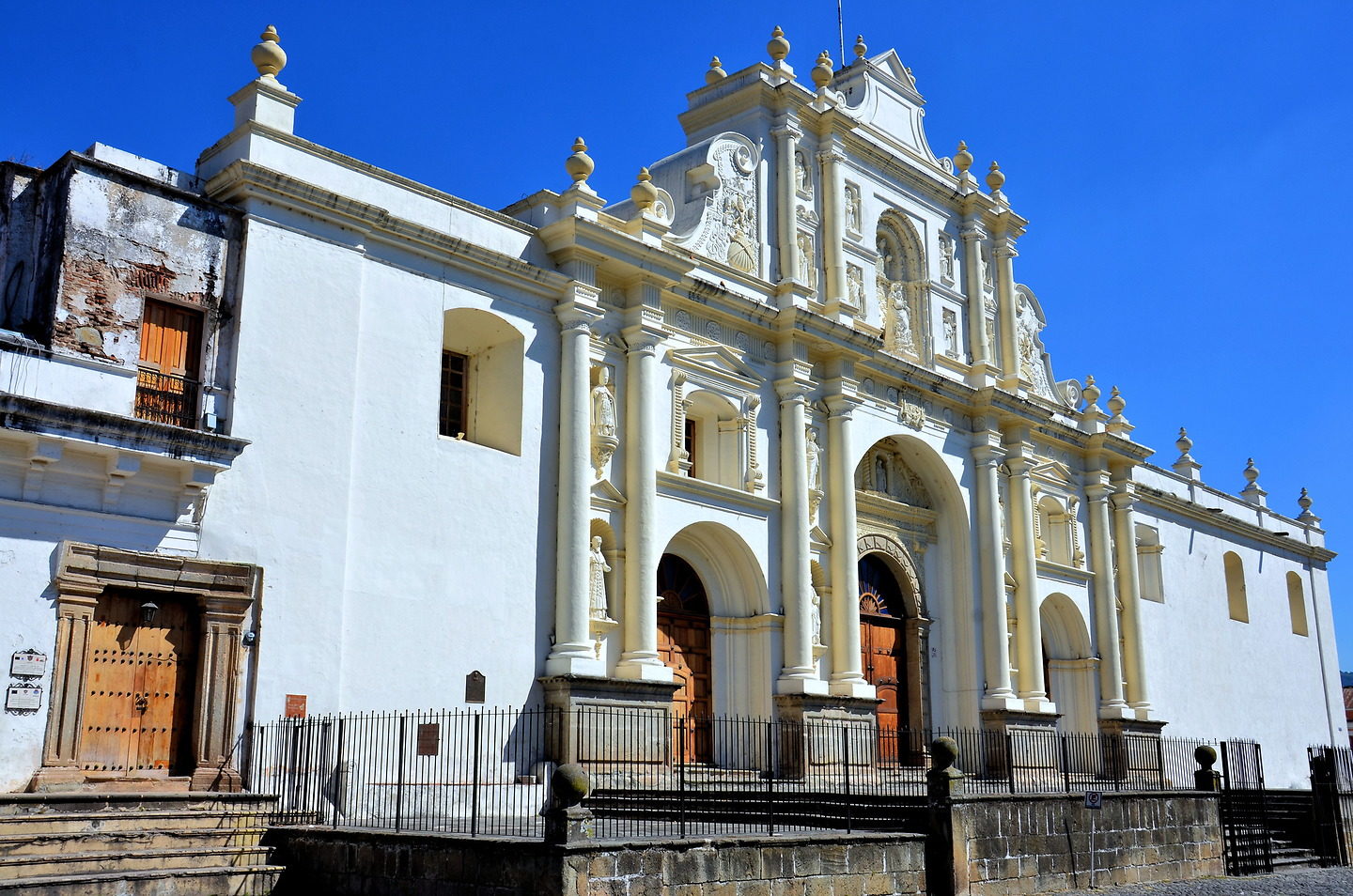 Catedral De Santiago In Antigua Guatemala Encircle Photos