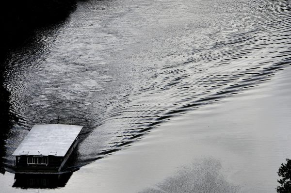 Tourist Boat Cruising on Wailuā River near Wailuā on Kaua’i, Hawaii - Encircle Photos