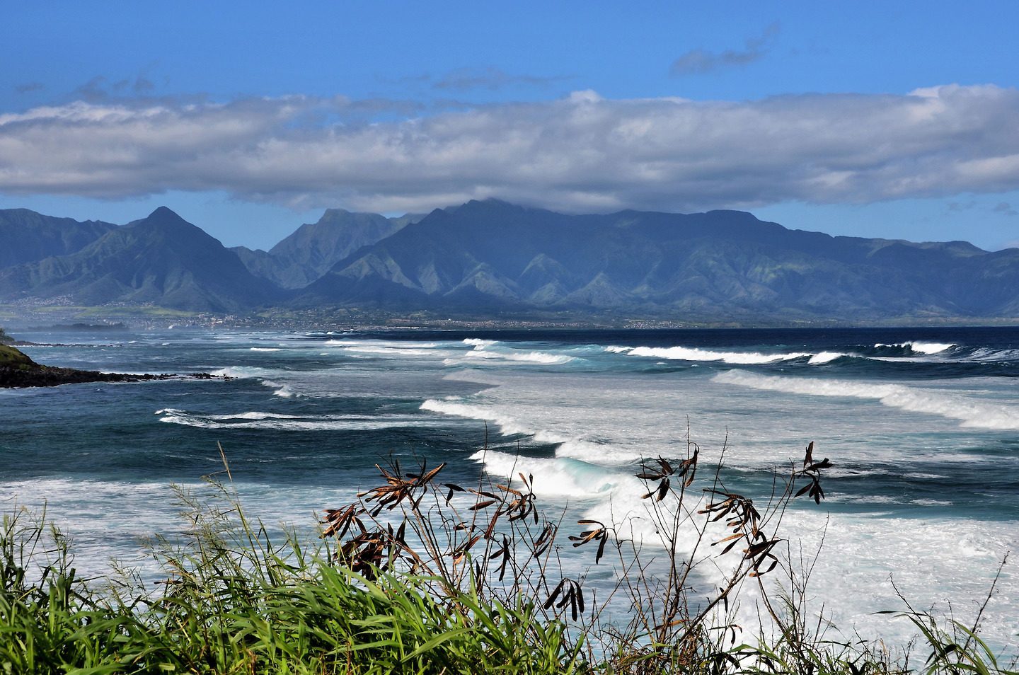 Waves at Ho’okipa Beach along Hāna Highway, Maui, Hawaii - Encircle Photos