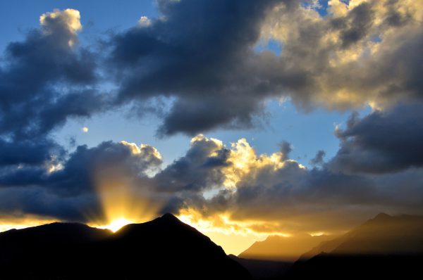 Dramatic Sunset over Mountains in Kahului on Maui, Hawaii - Encircle Photos