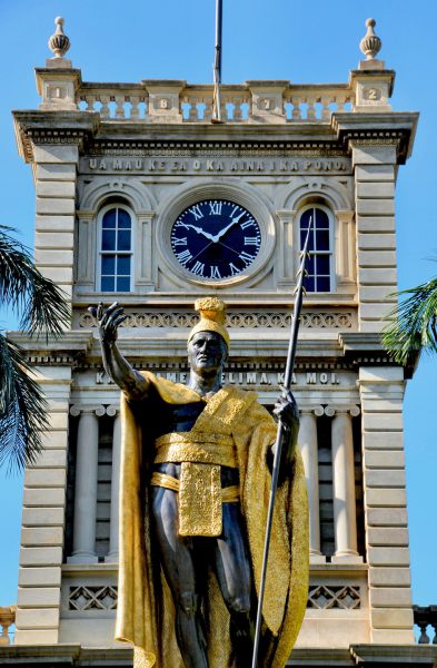 King Kamehameha Statue at Ali’iōlani Hale in Honolulu, O’ahu, Hawaii - Encircle Photos