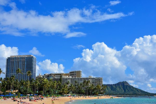 Waikīkī Beach and Diamond Head in Honolulu, O’ahu, Hawaii - Encircle Photos