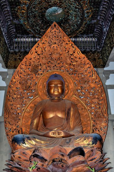 Amida Buddha at Byodo-In Temple in Kahaluu, O’ahu, Hawaii - Encircle Photos