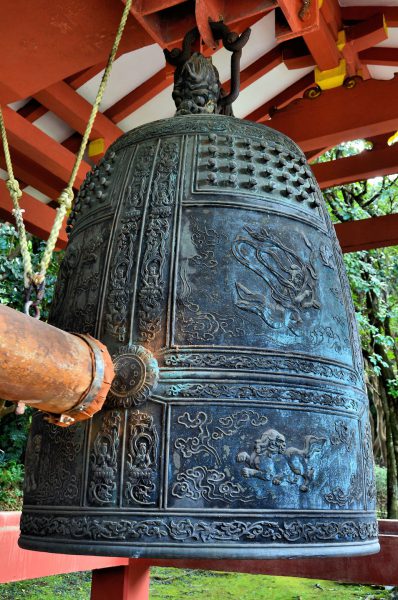 Sacred Bell at Byodo-In Temple in Kahaluu, O’ahu, Hawaii - Encircle Photos