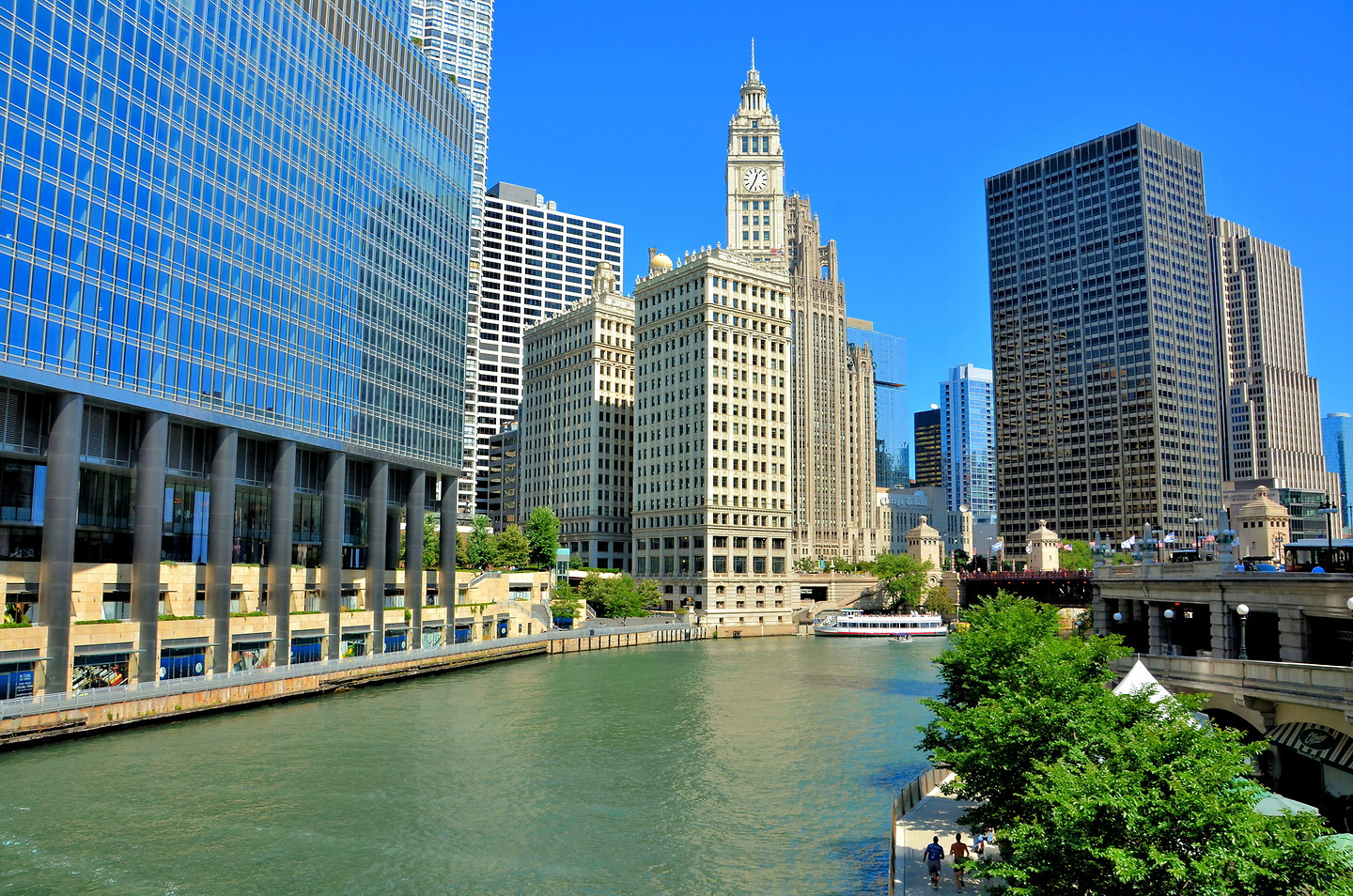 Chapter 10: Chicago River in Downtown Chicago, Illinois - Encircle Photos