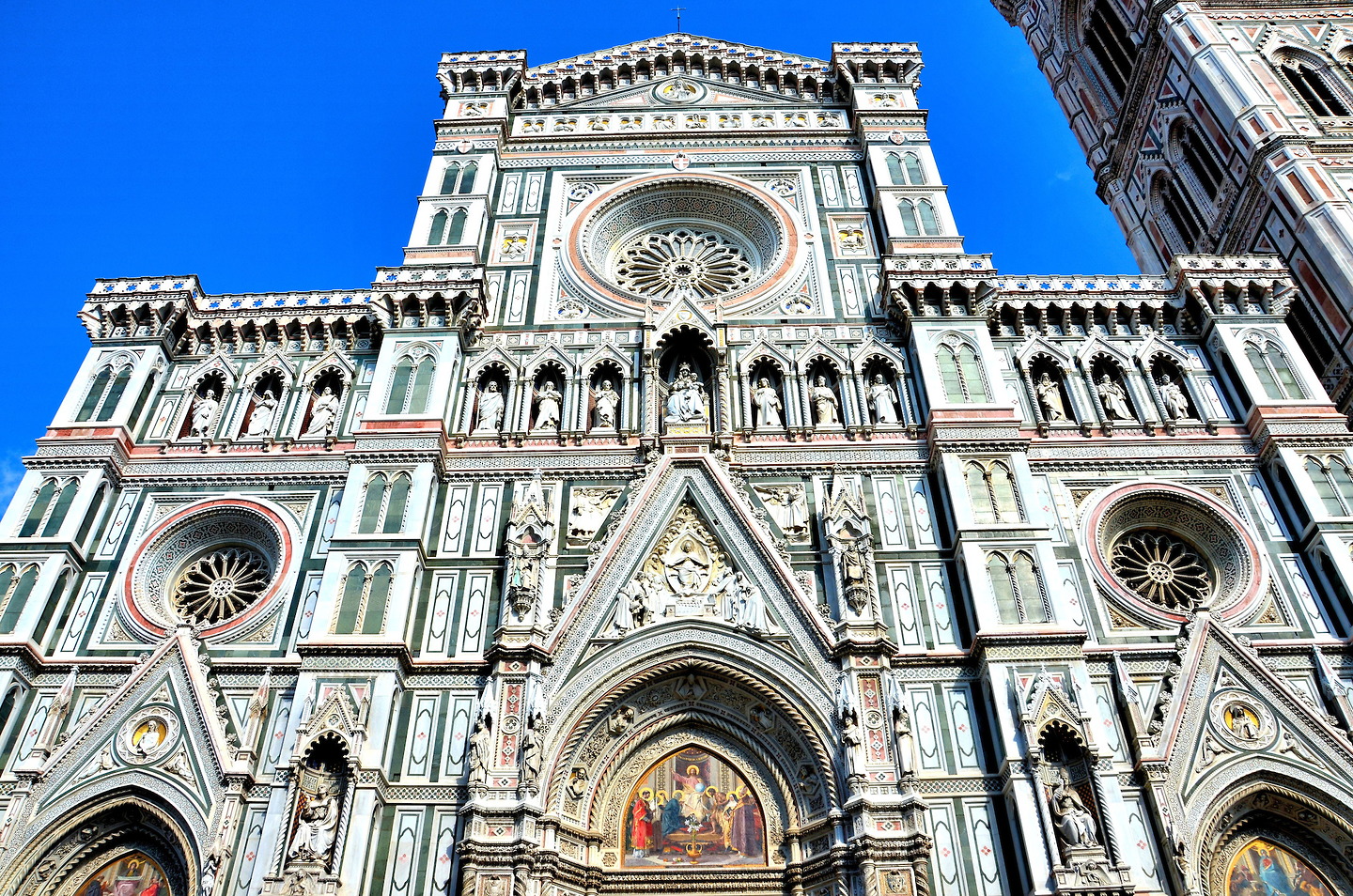 duomo-fa-ade-detail-in-florence-italy-encircle-photos