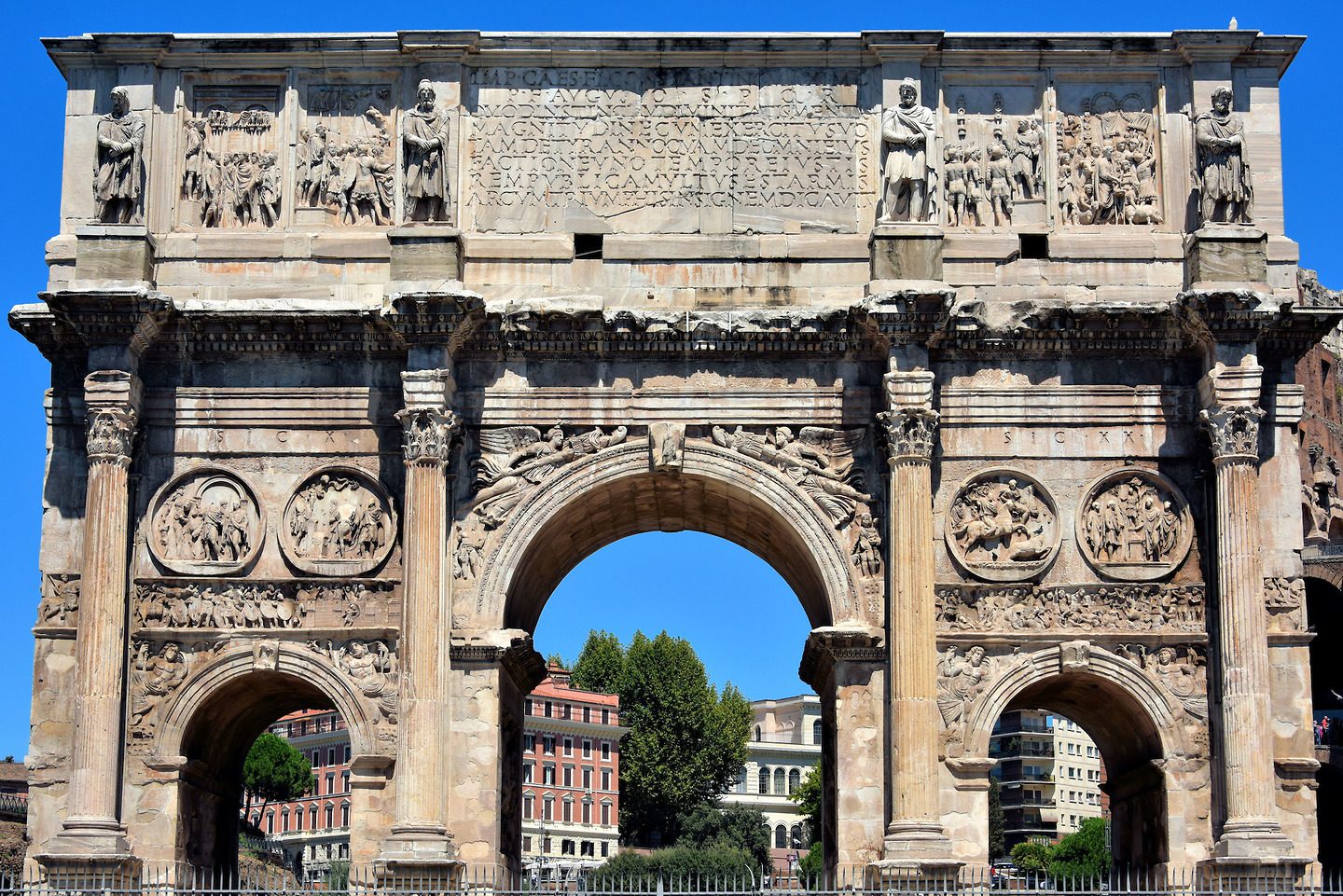 Arch of Constantine in Rome, Italy Encircle Photos