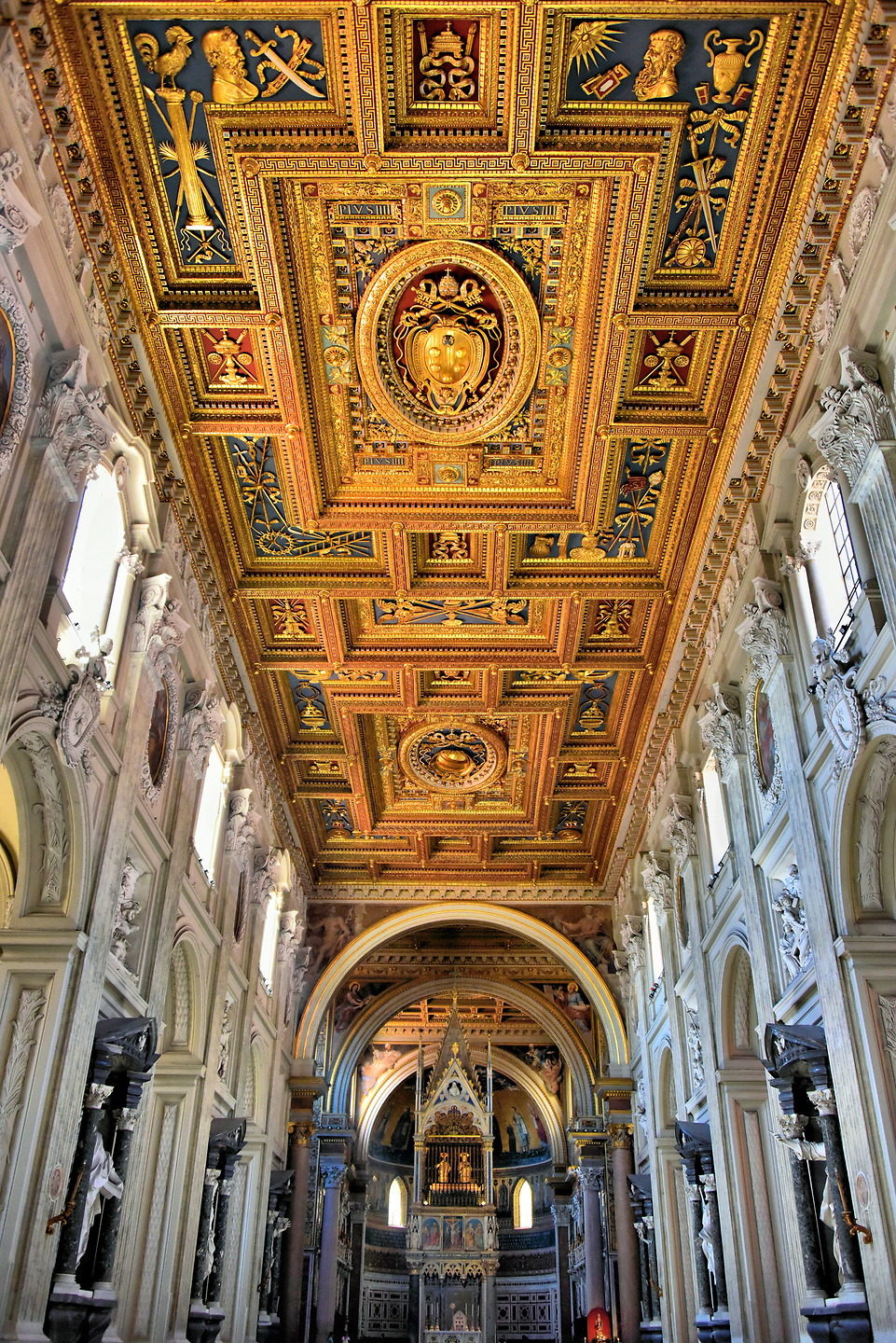 Interior of Archbasilica of Saint John Lateran in Rome, Italy Encircle Photos Interior of Archbasilica of Saint John Lateran in Rome, Italy Encircle Photos