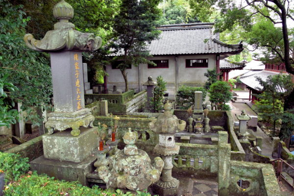 Cemetery at Sofukuji Temple in Nagasaki, Japan - Encircle Photos