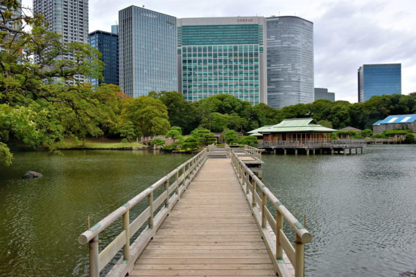 Tidal Pond and Teahouses at Hama-rikyu Gardens in Tokyo, Japan - Encircle Photos