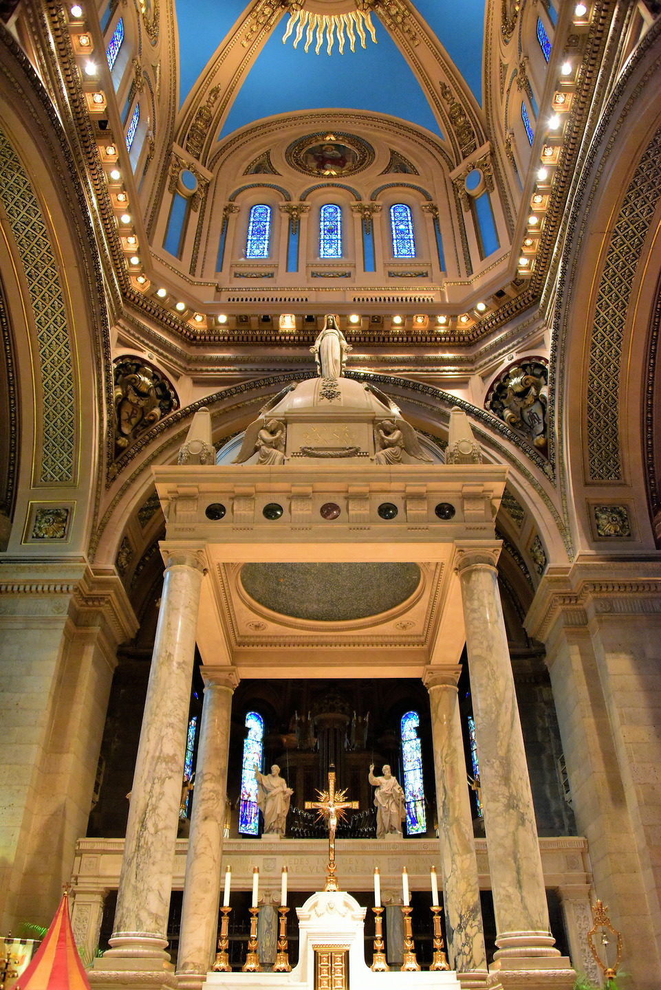 Inside Basilica of Saint Mary in Minneapolis, Minnesota Encircle Photos