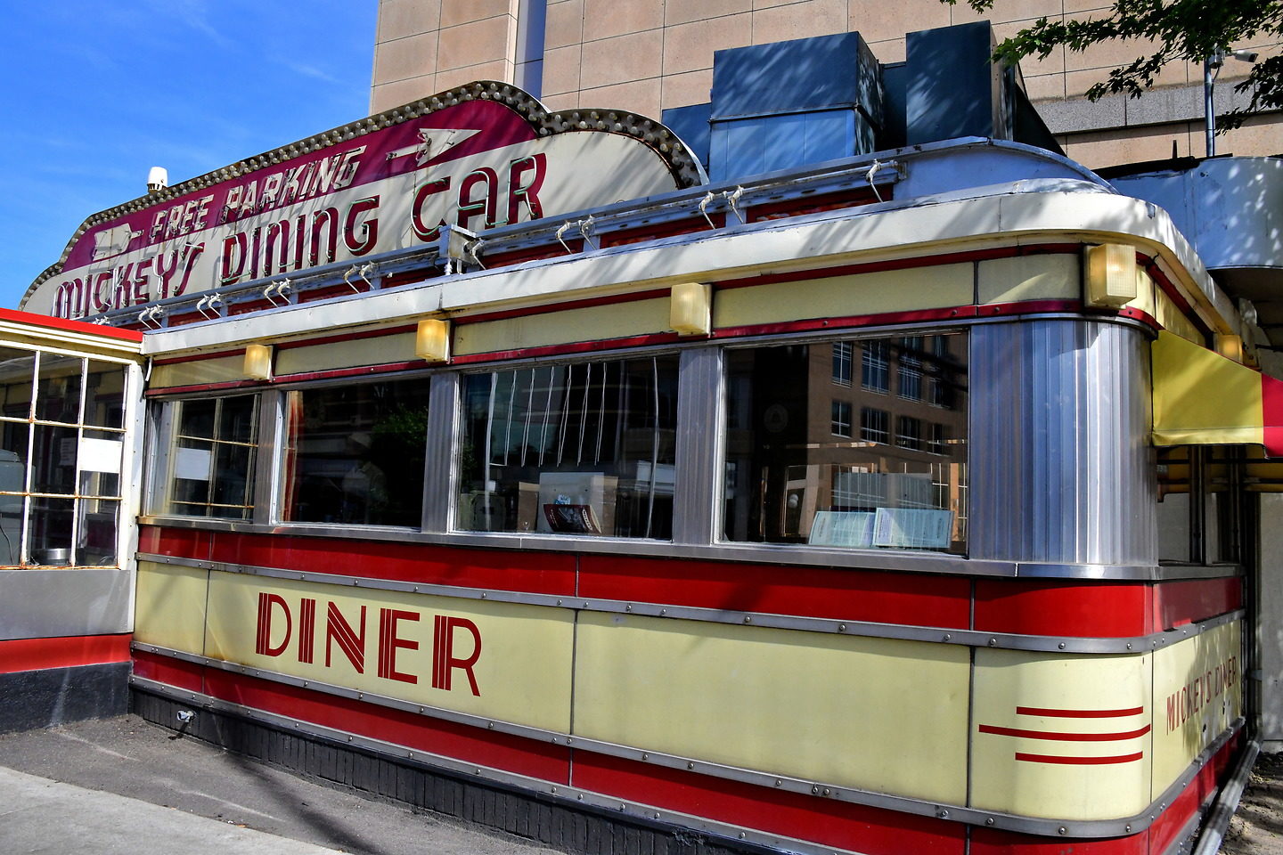 Mickey’s Diner in Saint Paul, Minnesota - Encircle Photos