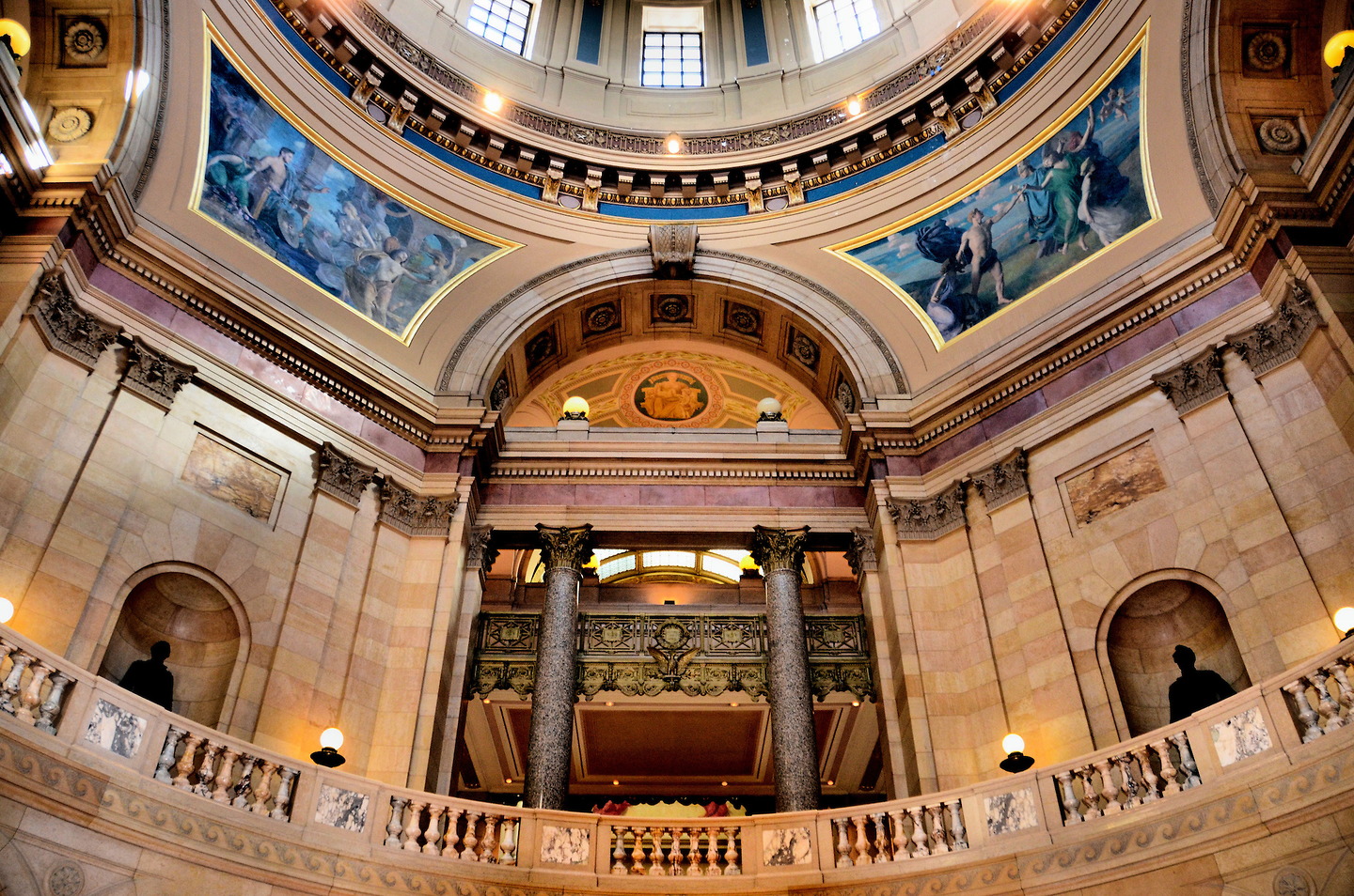 Minnesota State Capitol Rotunda Arch in Saint Paul, Minnesota ...