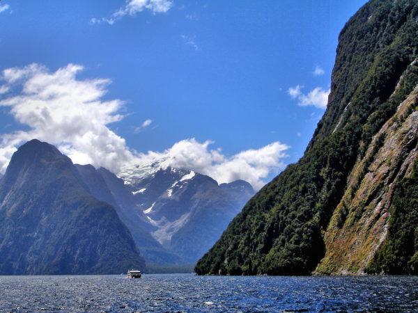 Introduction to Milford Sound at Fiordland, New Zealand - Encircle Photos