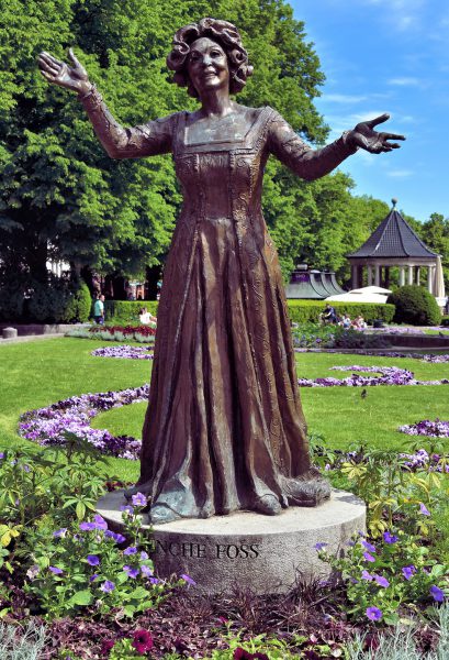 Wenche Foss Statue in Oslo, Norway - Encircle Photos