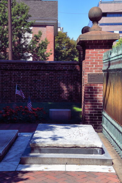 Chapter 1: Benjamin Franklin Grave in Philadelphia, Pennsylvania - Encircle Photos