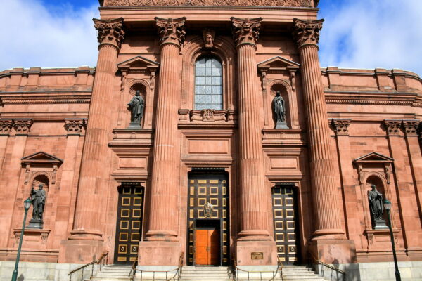 Chapter 27: Front Entrance of Cathedral Basilica in Philadelphia, Pennsylvania - Encircle Photos