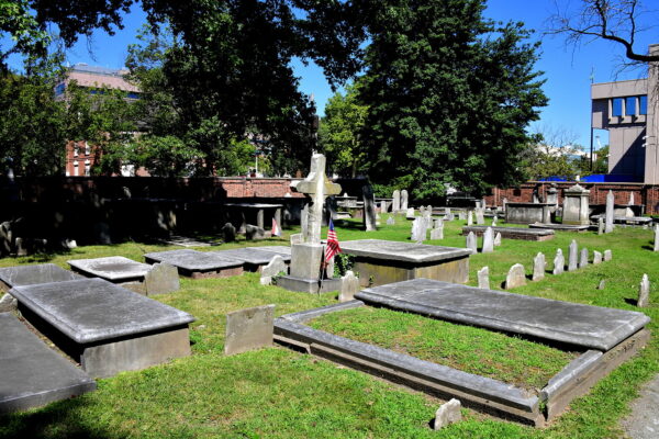 Chapter 1: Christ Church Burial Ground in Philadelphia, Pennsylvania - Encircle Photos