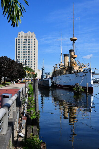 Chapter 21: Cruiser Olympia and Submarine Becuna in Philadelphia, Pennsylvania - Encircle Photos