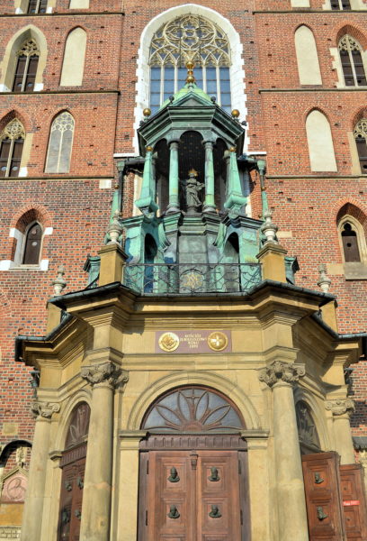 St. Mary’s Basilica Architecture at Main Market Square in Kraków, Poland - Encircle Photos