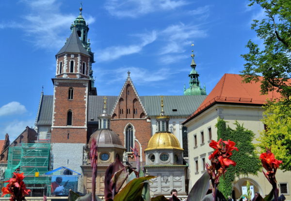 Introduction to Wawel Cathedral in Kraków, Poland - Encircle Photos