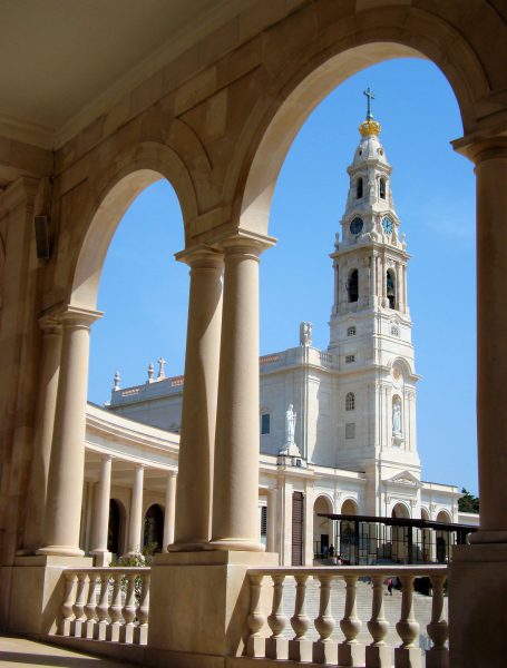 Basilica of Nossa Senhora de Rosário in Fátima, Portugal - Encircle Photos