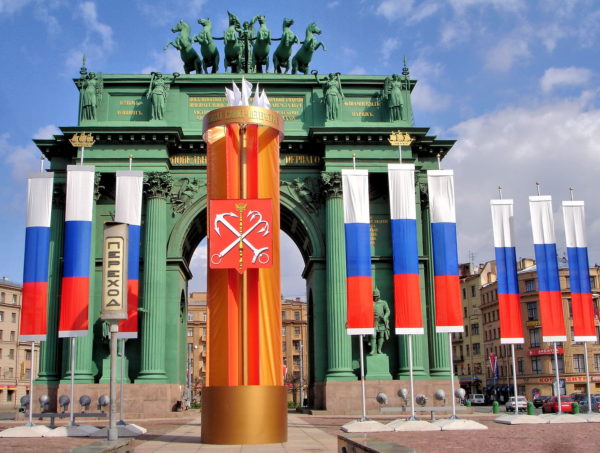 Narva Triumphal Arch in Saint Petersburg, Russia - Encircle Photos