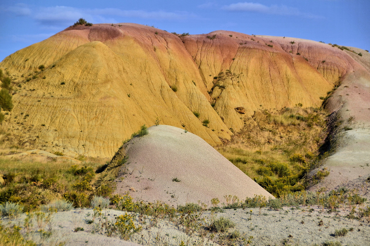 Yellow Mounds Overlook in Badlands, South Dakota - Encircle Photos