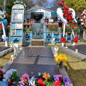 Elvis Presley’s Grave at Graceland in Memphis, Tennessee - Encircle Photos
