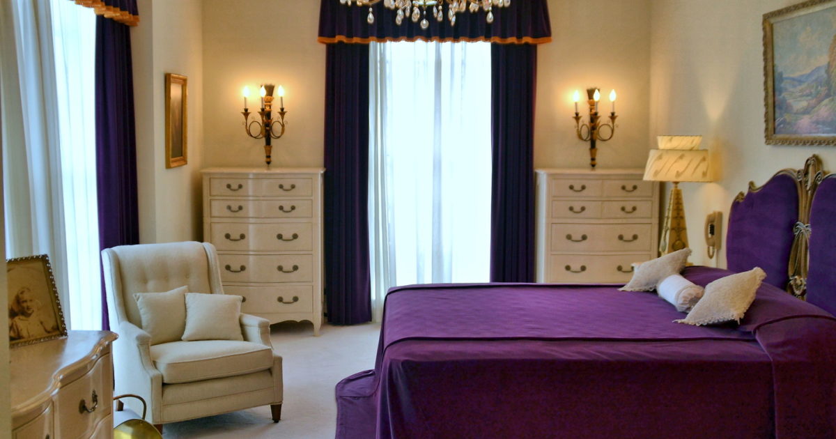 First Floor Bedroom in Graceland Mansion in Memphis, Tennessee ...