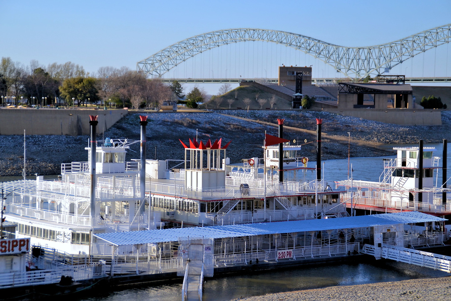 riverboats in memphis