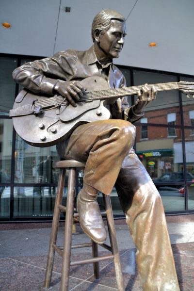 Chet Atkins Statue in Nashville, Tennessee - Encircle Photos