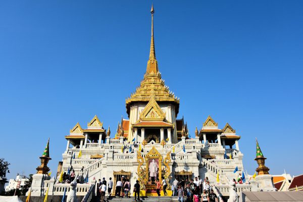 Temple Housing Golden Buddha at Wat Traimit in Bangkok, Thailand - Encircle Photos