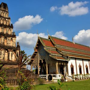 Chedi Kukut and Viharn at Wat Chamthewi in Lamphun, Thailand - Encircle Photos