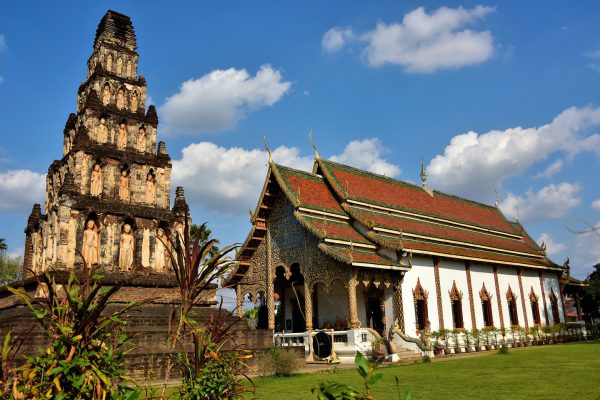 Chedi Kukut and Viharn at Wat Chamthewi in Lamphun, Thailand - Encircle Photos