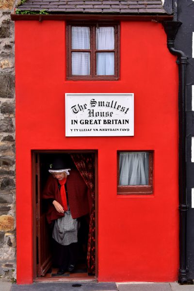 Great Britain’s Smallest House in Conwy, Wales - Encircle Photos